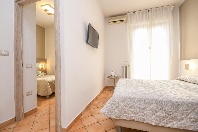 Четырехместный Номер Стандарт, Riel