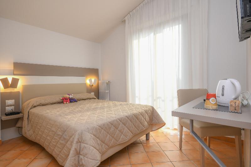 Четырехместный Номер Стандарт, Riel