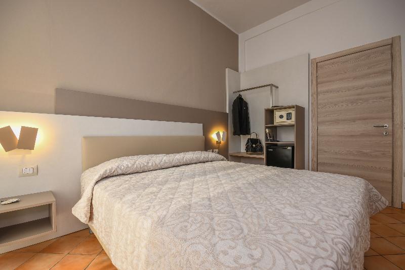 Четырехместный Номер Стандарт, Riel