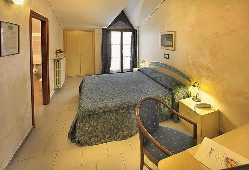 Standard Yhden Hengen Huone, Ristorante Ligure