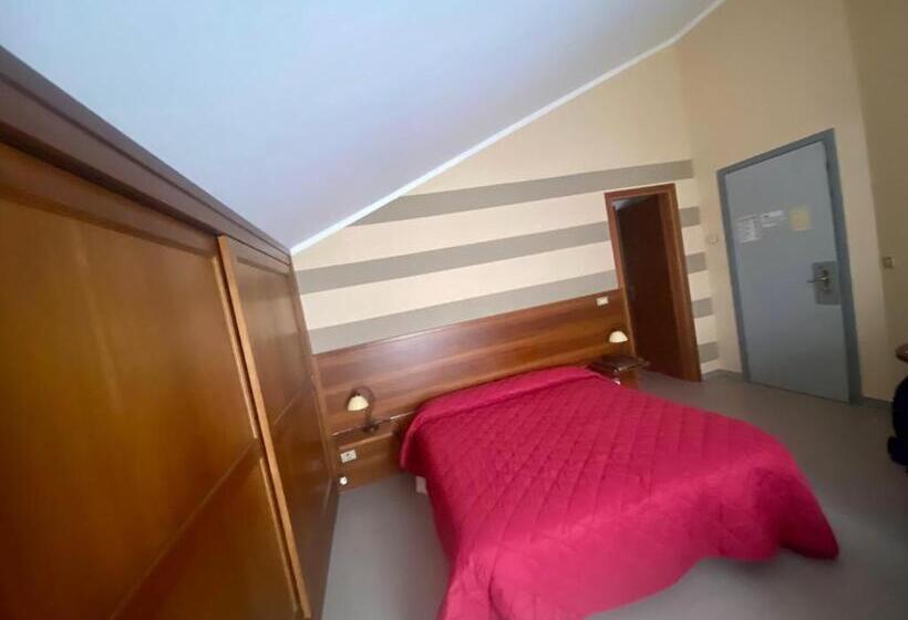 Quarto Estandar Individual, Ristorante Ligure