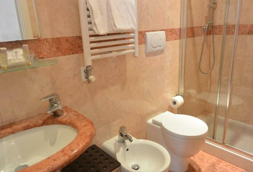 اتاق استاندارد یک نفره, San Zulian