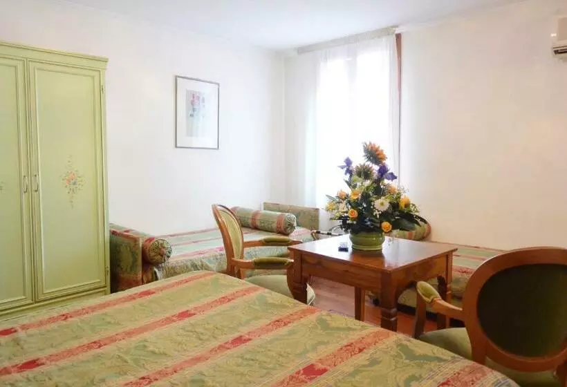 اتاق استاندارد چهار تخته, San Zulian
