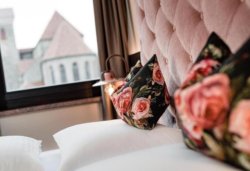 Номер Superior, Schlosswirt