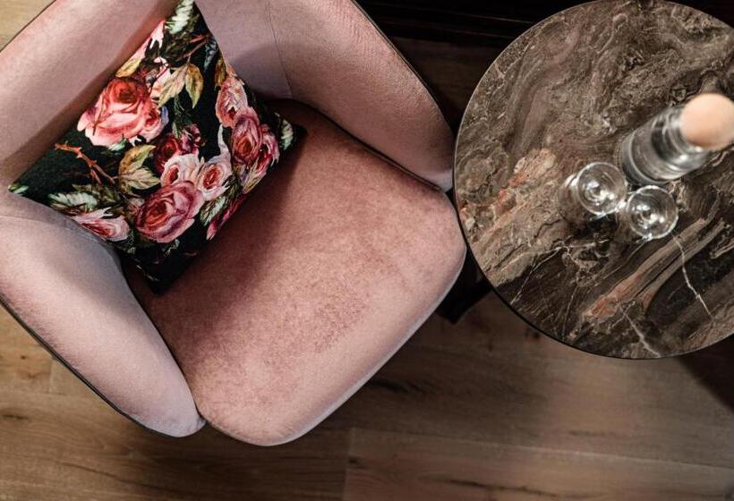 Номер Superior, Schlosswirt