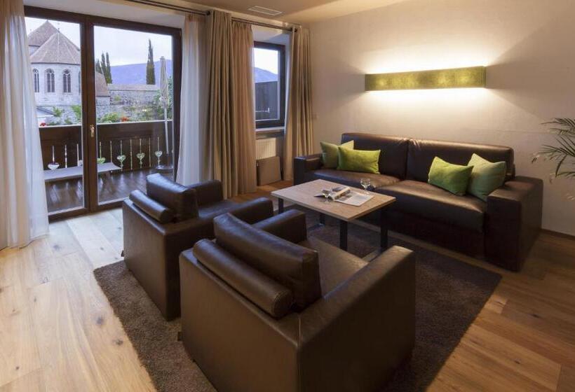 جناح سوبيريور, Schlosswirt