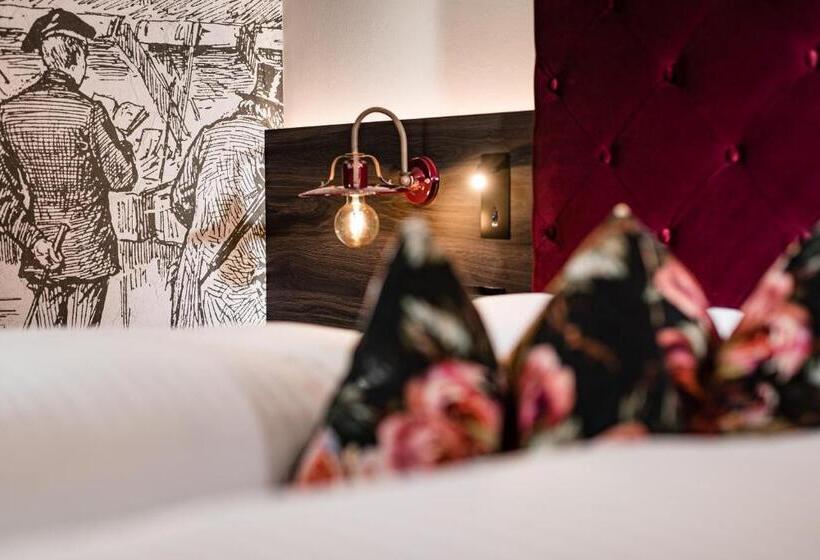 Номер Стандарт Вид на Горы, Schlosswirt