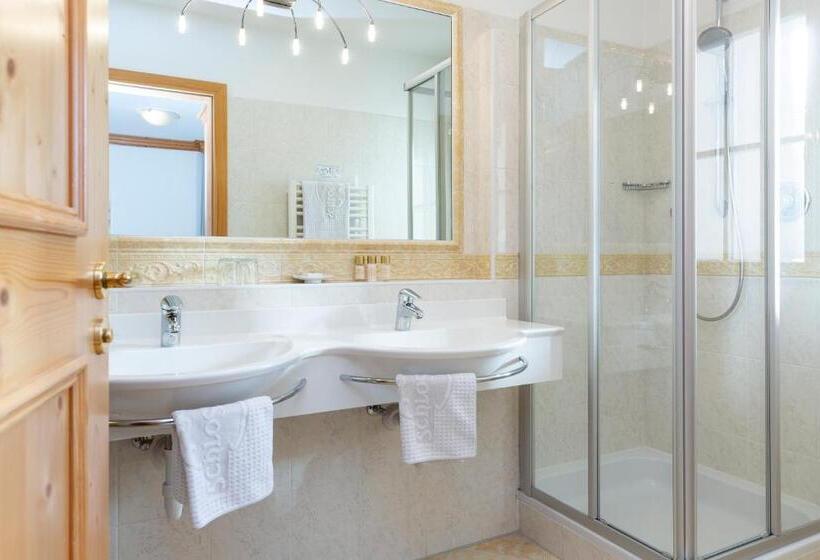 Номер Стандарт Вид на Горы, Schlosswirt