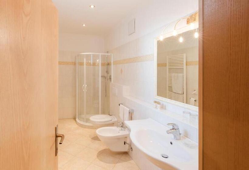 Люкс, Schlosswirt