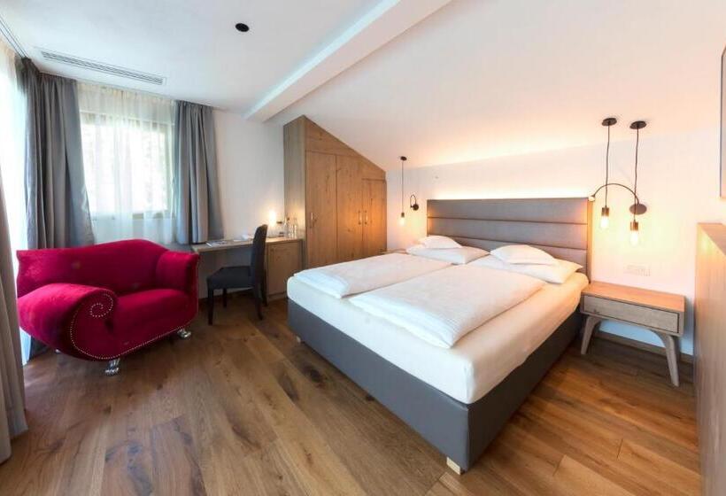 Номер Стандарт Вид на Горы, Schlosswirt