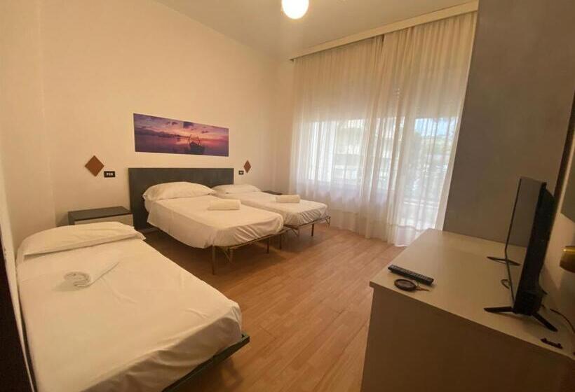 חדר סטנדרט לשלושה, Silvi