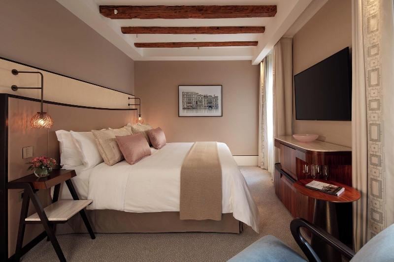 اتاق لوکس با تخت بزرگ, The St. Regis Venice