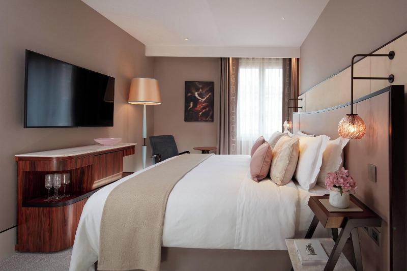 اتاق لوکس با تخت بزرگ, The St. Regis Venice