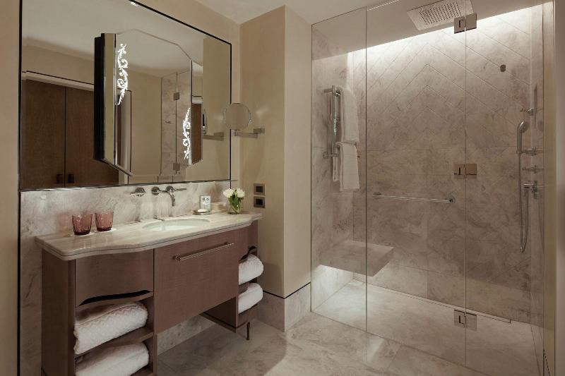 اتاق لوکس با تخت بزرگ, The St. Regis Venice