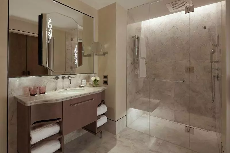 اتاق لوکس با تخت بزرگ, The St. Regis Venice