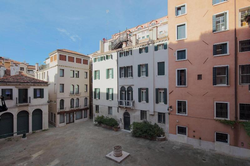 مجموعه ویستا شهر, The St. Regis Venice