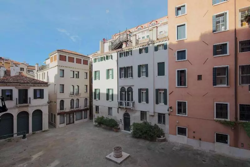 مجموعه ویستا شهر, The St. Regis Venice