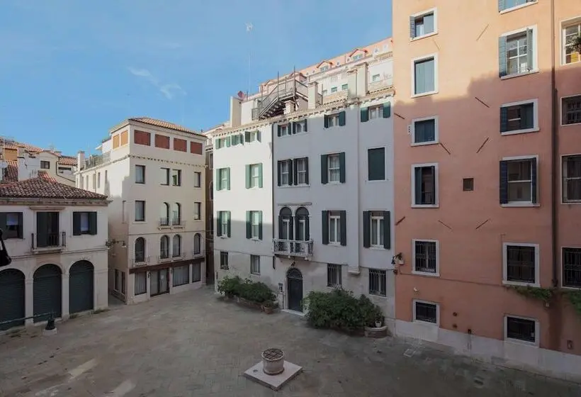 مجموعه ویستا شهر, The St. Regis Venice