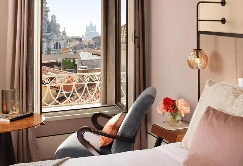 اتاق استاندارد با تخت بزرگ, The St. Regis Venice
