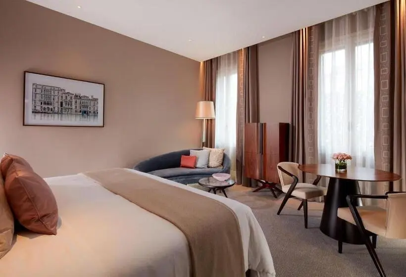 Superior Room King Size Bed