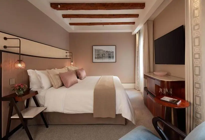 اتاق لوکس با تخت بزرگ, The St. Regis Venice