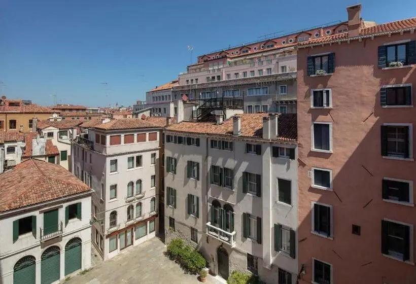 سوئیت با تخت بزرگ, The St. Regis Venice