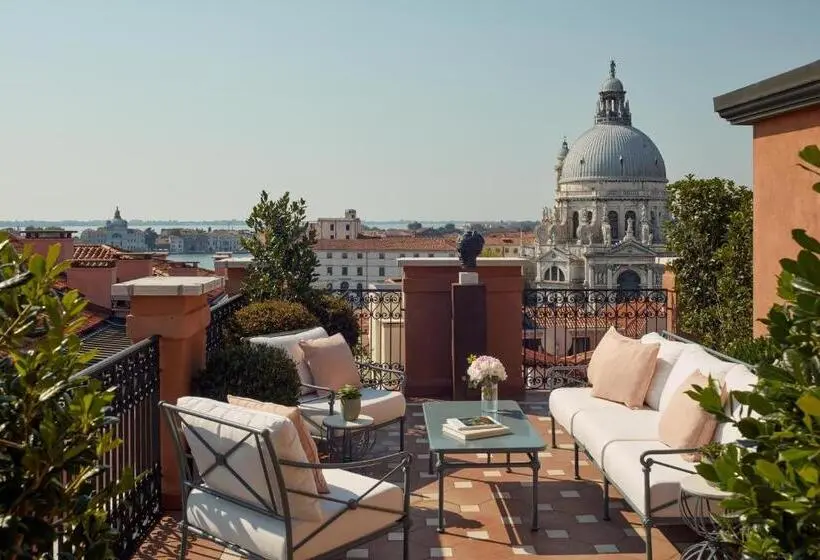 سوئیت با چشم‌انداز کانال, The St. Regis Venice
