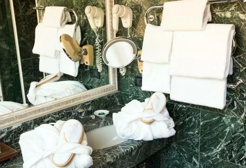 اتاق استاندارد سه نفره, Victoria & Iside Spa