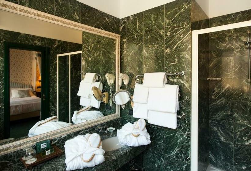 اتاق استاندارد سه نفره, Victoria & Iside Spa