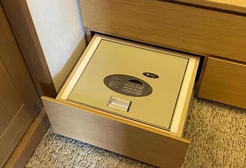 Standardeinzelzimmer, Associa Shizuoka