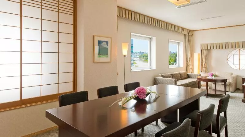 スイート, Ana Crowne Plaza Akita, An Ihg