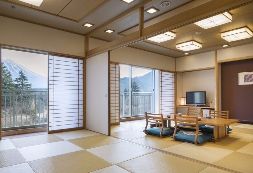 اتاق خانوادگی با چشمانداز کوه, Fuji View