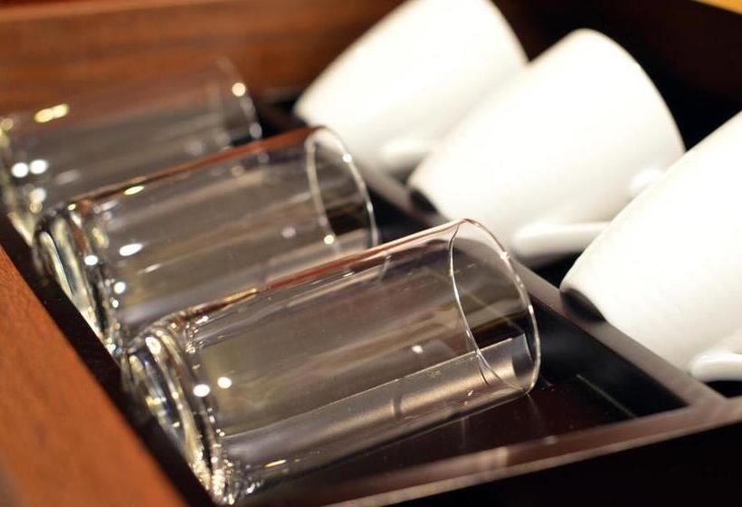 家庭间, Metropolitan Edmont Tokyo