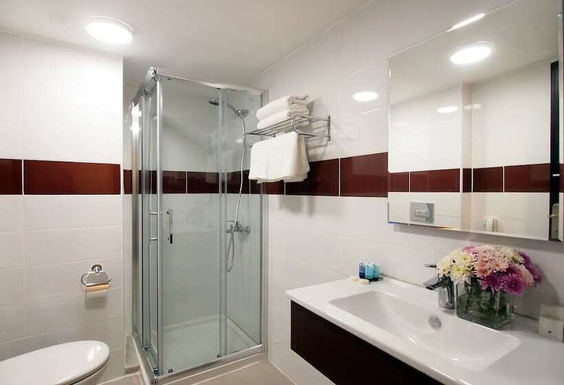 4 Bett Standardzimmer, New Capitol Hotel   Jerusalem