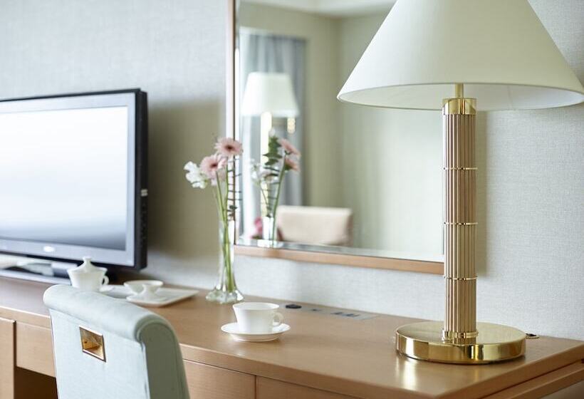 غرفة ديلوكس ثلاثية, Okura Kobe