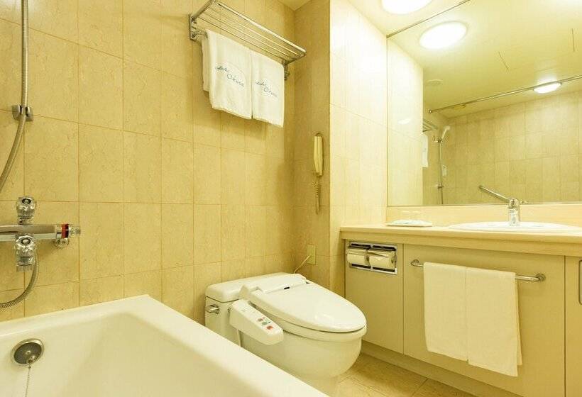 غرفة قياسية ثلاثية, Okura Kobe