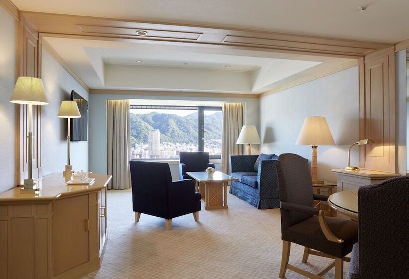 جناح, Okura Kobe