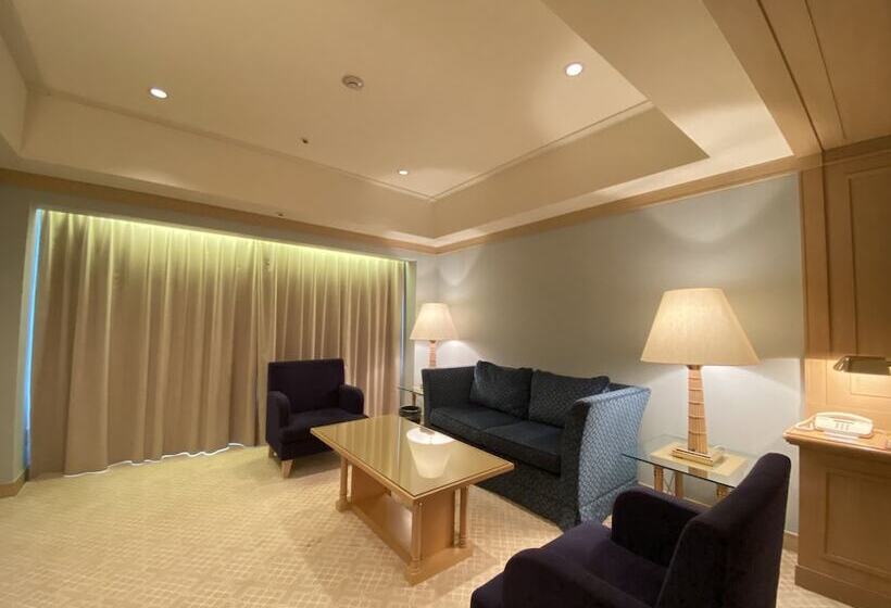 جناح, Okura Kobe