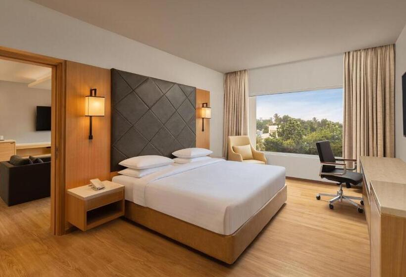 带双人大床的行政管理套房, Courtyard By Marriott Tiruchirappalli