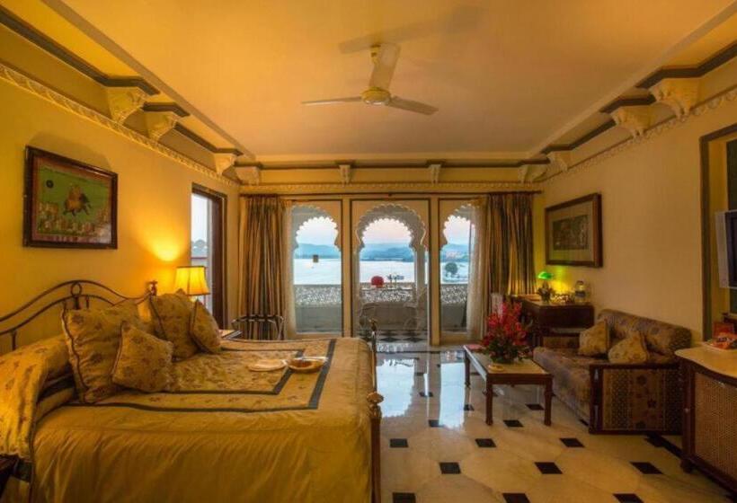 Suite with lake view, Shiv Niwas Palace By Hrh Group Of Hotels