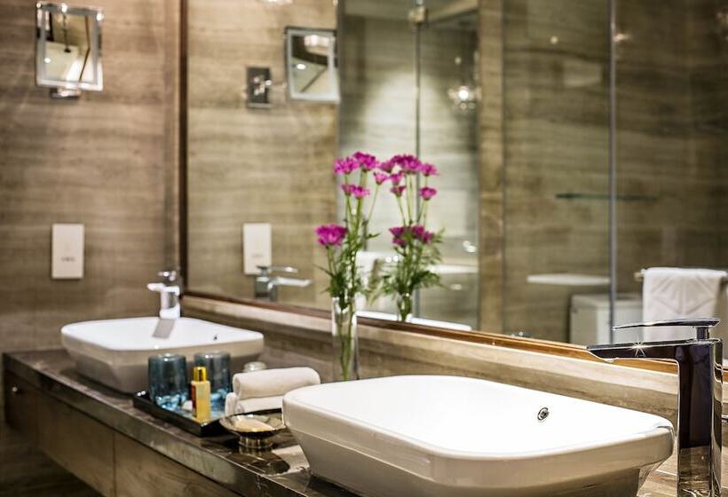 클럽 룸, Taj West End