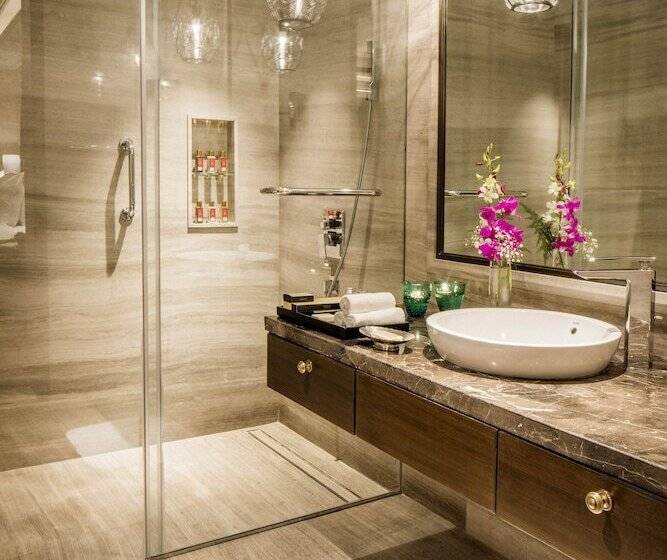 클럽 룸, Taj West End