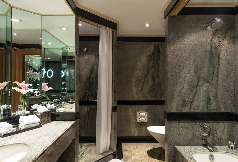Люкс Executive Вид на Сад, Taj West End