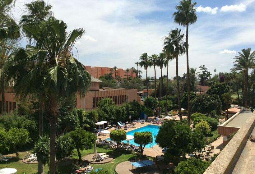 اتاق استاندارد با چشم‌انداز استخر, Chems