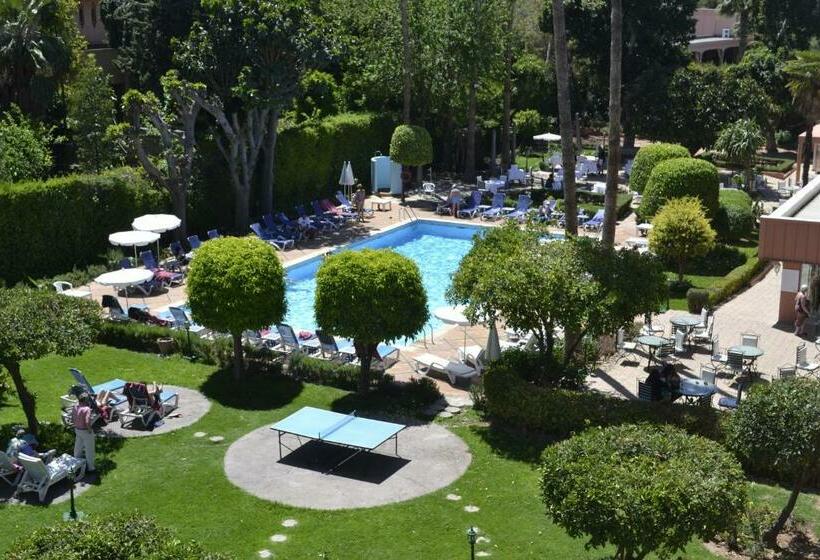 اتاق استاندارد با چشم‌انداز استخر, Chems