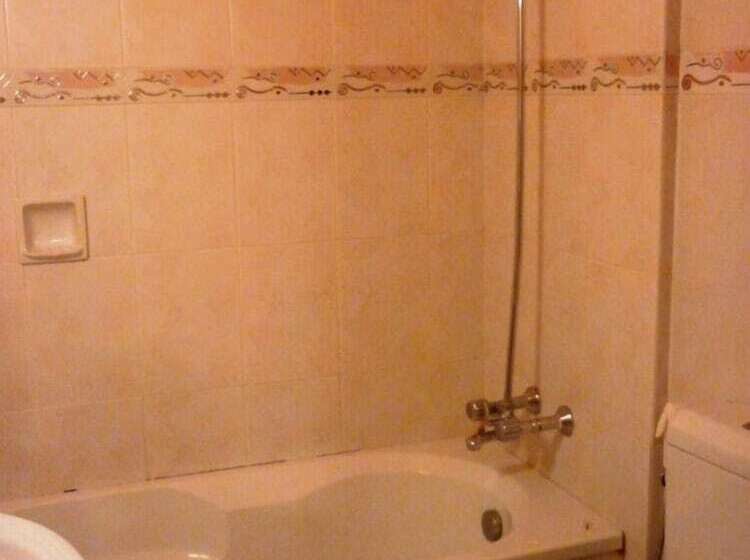 اتاق استاندارد سه تخته با بالکن, Embassy