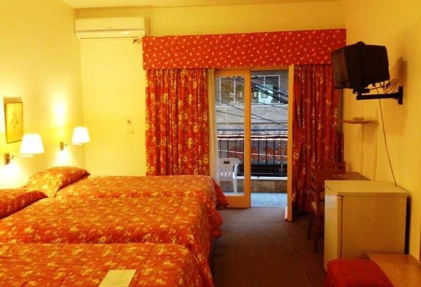 اتاق استاندارد سه تخته با بالکن, Embassy