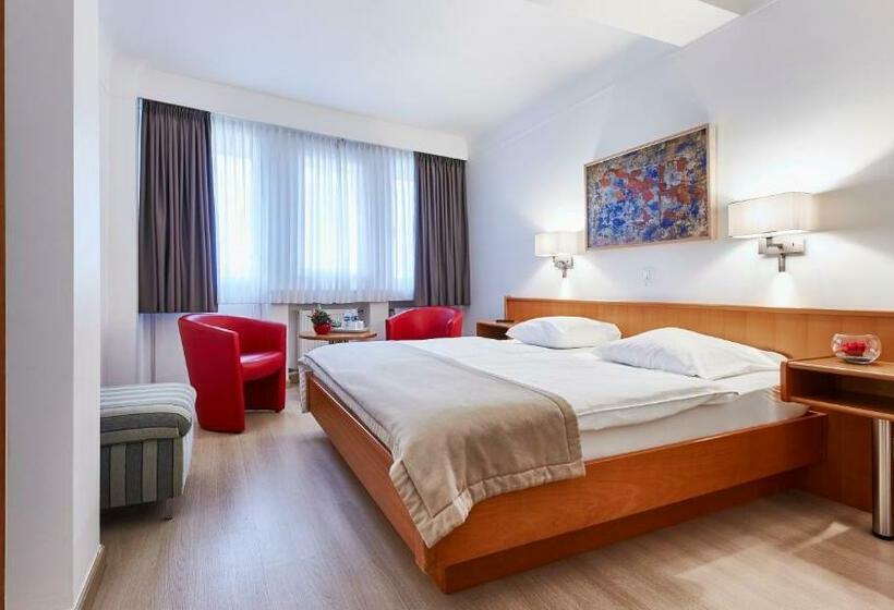 اتاق سوپریور, Francais