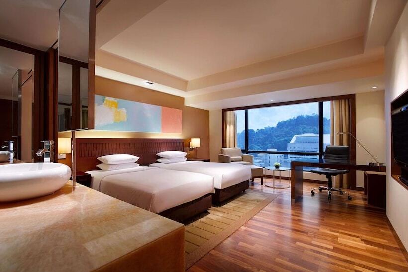 Номер Клуб, Hyatt Regency Kinabalu