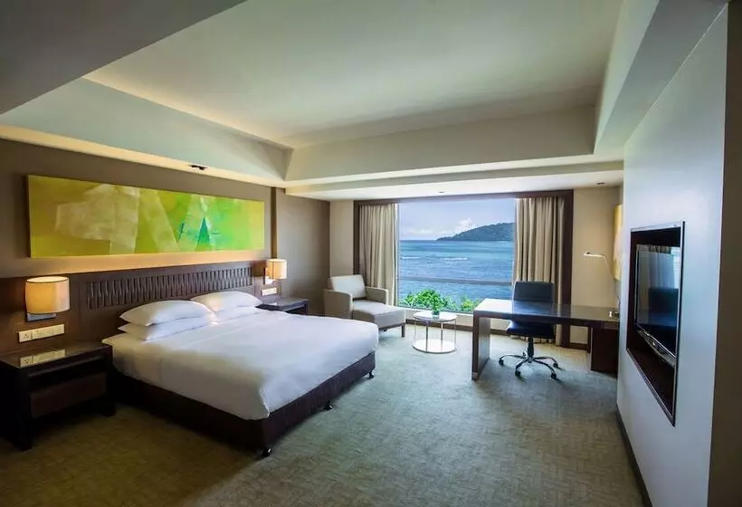 オーシャンビューのクラブルーム, Hyatt Regency Kinabalu